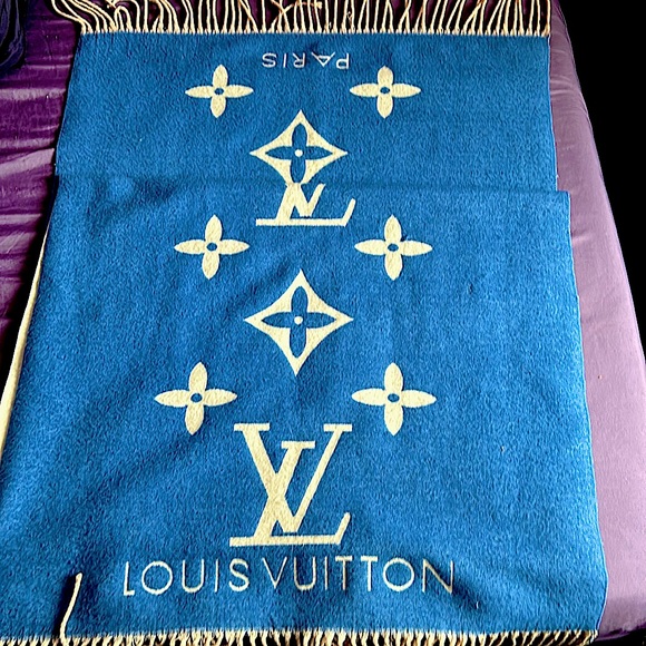 Louis Vuitton Jackets & Blazers - New AutheticLouis Vuitton cashmere reversible scarf-selling I've never been worn